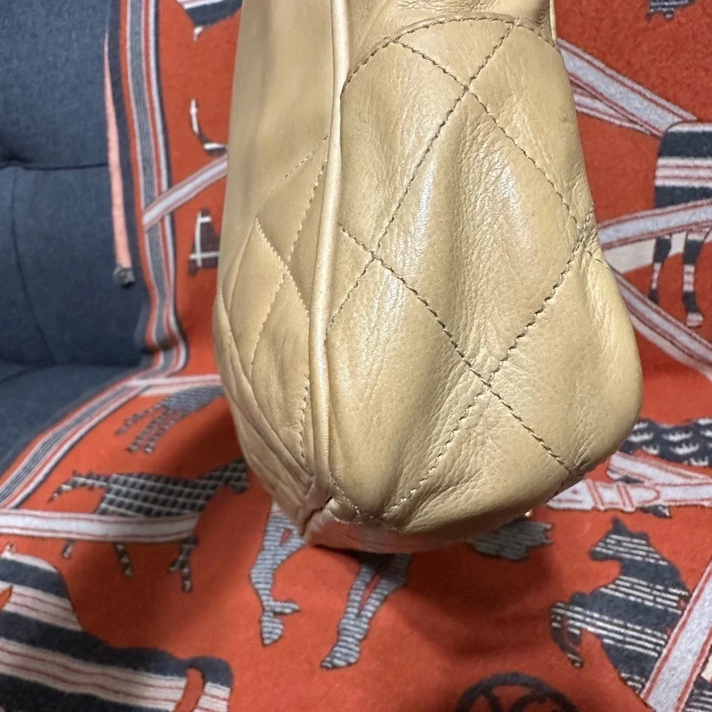 CHANEL❤️🌟 1072727 VINTAGE TAN QUILTED LAMBSKIN ALL LEATHER TOTE BAG⭐️ - Picture 5 of 12